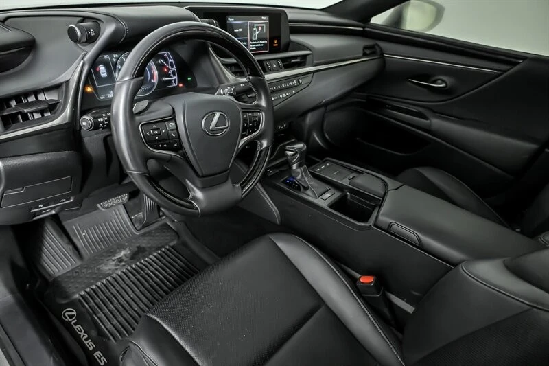 2021 Lexus ES 7th Gen - Image 19 of 21