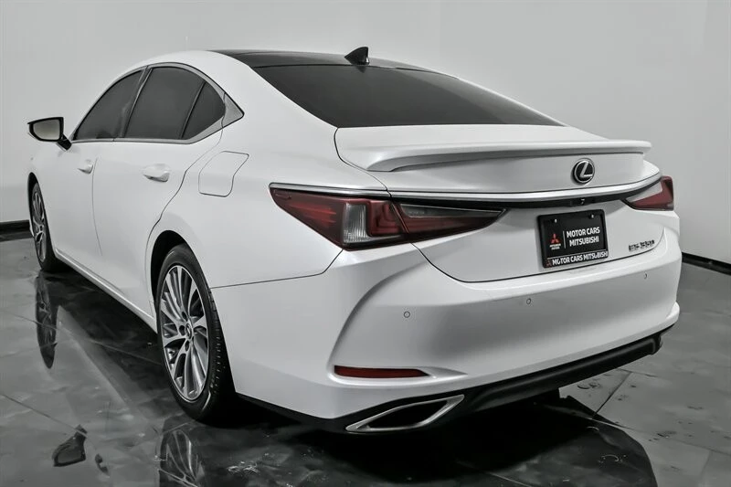 2021 Lexus ES 7th Gen - Image 9 of 21