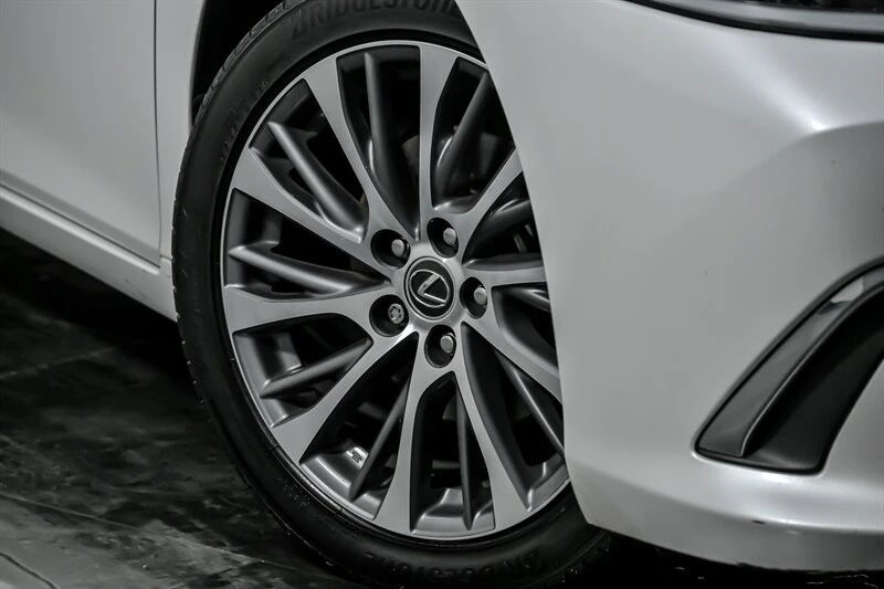 2021 Lexus ES 7th Gen - Image 3 of 21