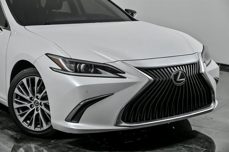 2021 Lexus ES 7th Gen - Image 2 of 21