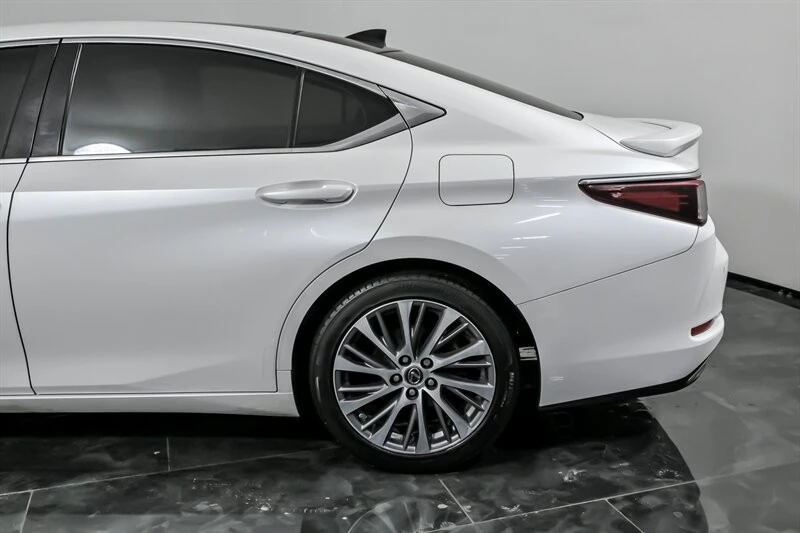 2021 Lexus ES 7th Gen - Image 8 of 21