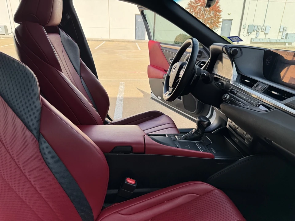 2021 Lexus ES 7th Gen - Image 18 of 21