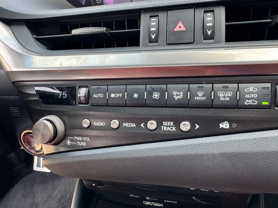 2021 Lexus ES 7th Gen - Image 16 of 21