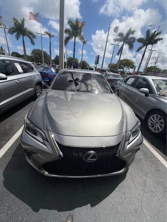 2021 Lexus ES 7th Gen - Image 2 of 13