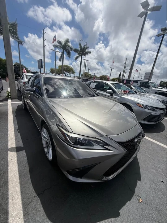 2021 Lexus ES 7th Gen - Image 5 of 13