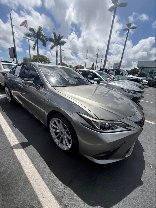 2021 Lexus ES 7th Gen - Image 3 of 13