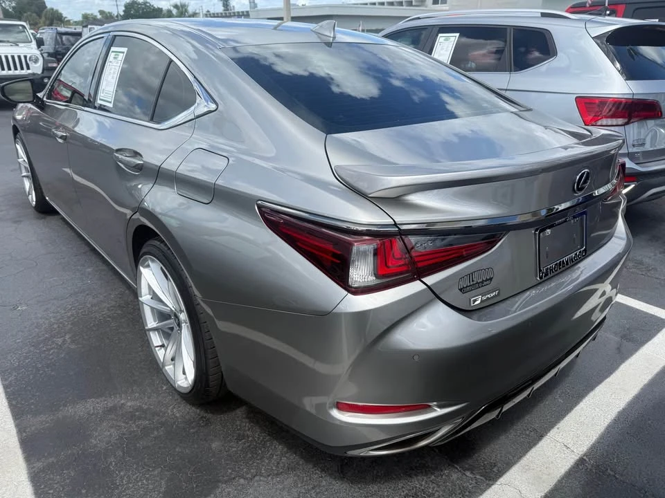 2021 Lexus ES 7th Gen - Image 8 of 13