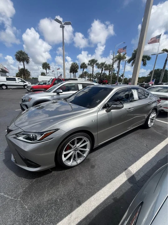 2021 Lexus ES 7th Gen - Image 4 of 13