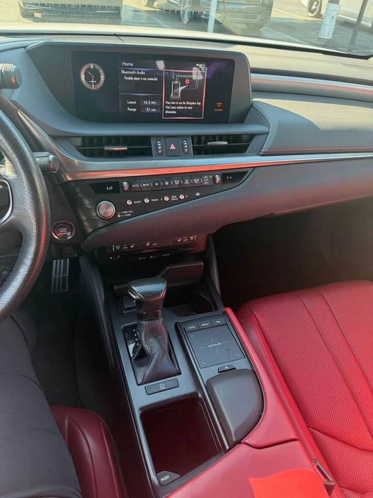 2021 Lexus ES 7th Gen - Image 11 of 12