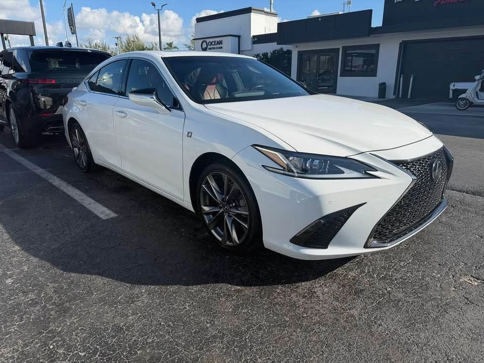 2021 Lexus ES 7th Gen - Image 2 of 12