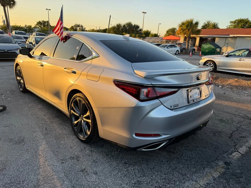 2021 Lexus ES 7th Gen - Image 4 of 8
