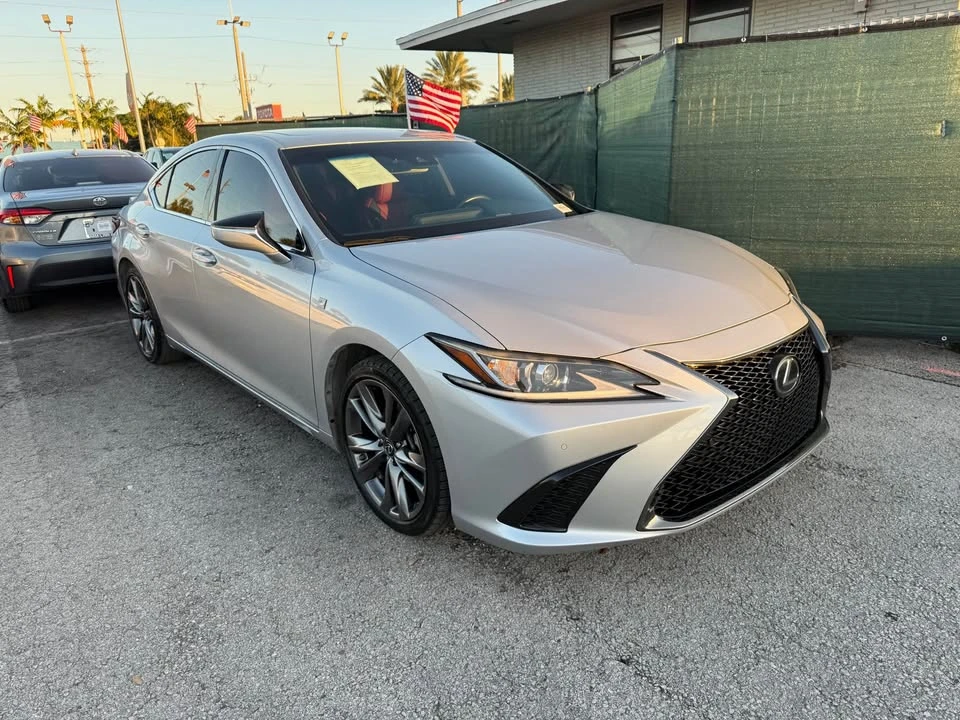 2021 Lexus ES 7th Gen - Image 2 of 8