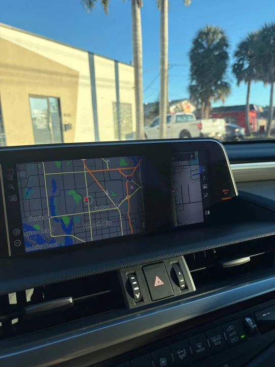2021 Lexus ES 7th Gen - Image 5 of 10