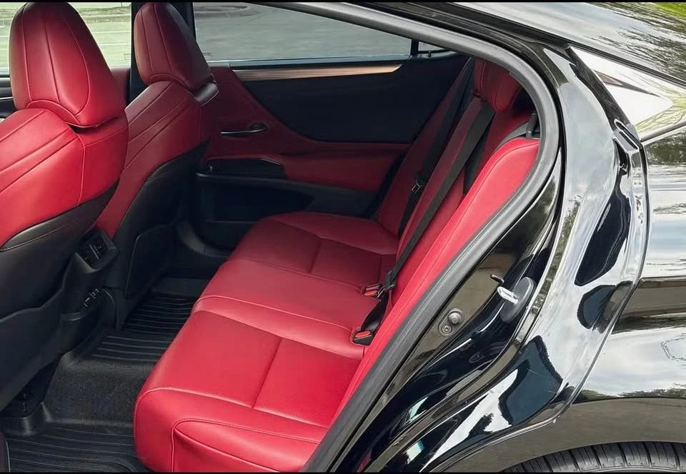 2021 Lexus ES 7th Gen - Image 2 of 6