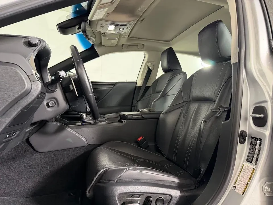 2021 Lexus ES 7th Gen - Image 10 of 14