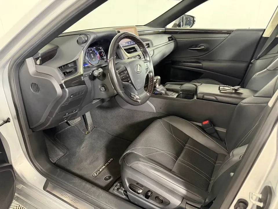 2021 Lexus ES 7th Gen - Image 4 of 14
