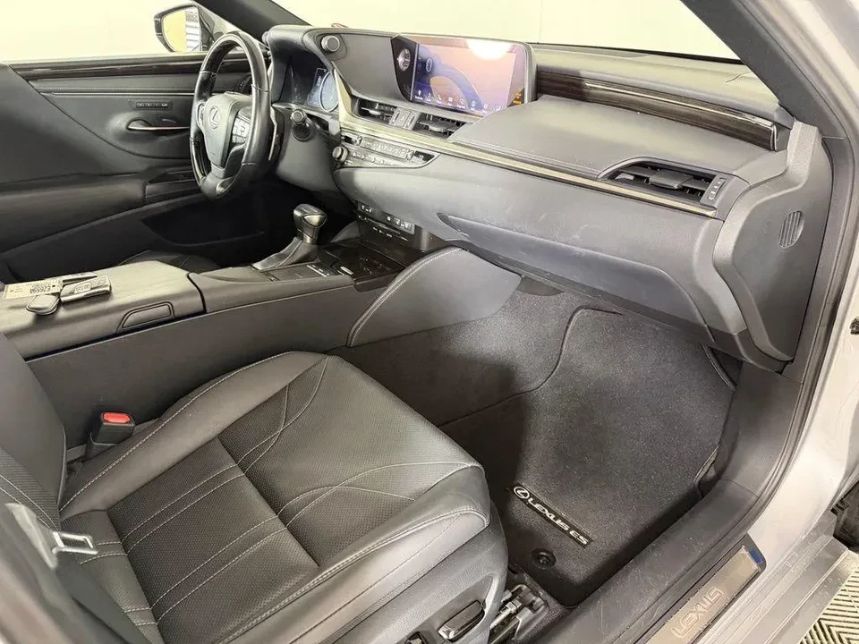 2021 Lexus ES 7th Gen - Image 5 of 14