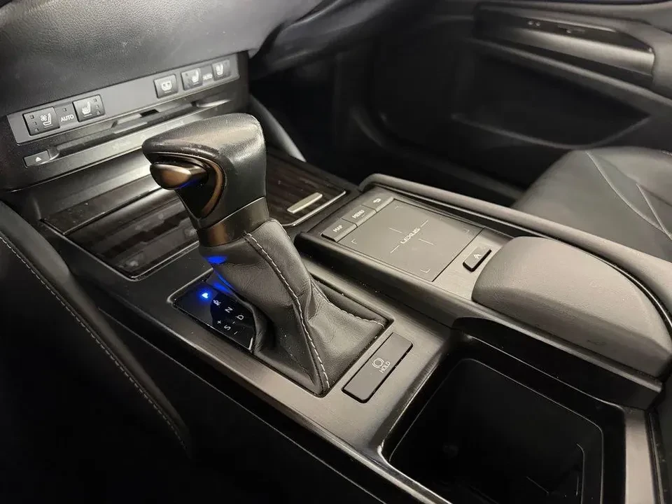 2021 Lexus ES 7th Gen - Image 9 of 14