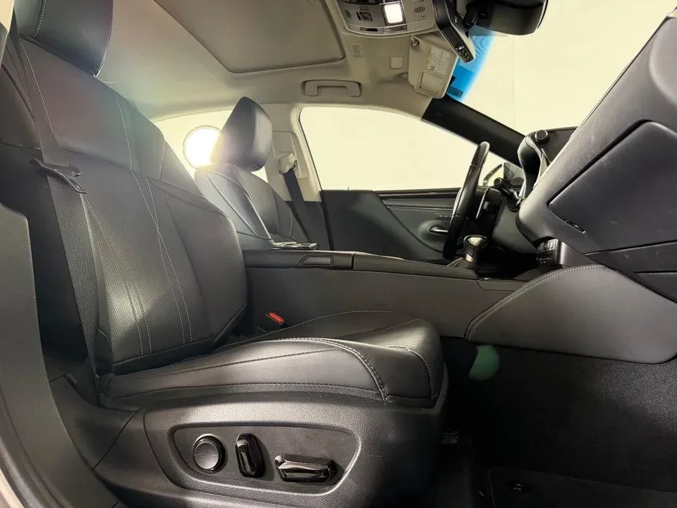2021 Lexus ES 7th Gen - Image 11 of 14