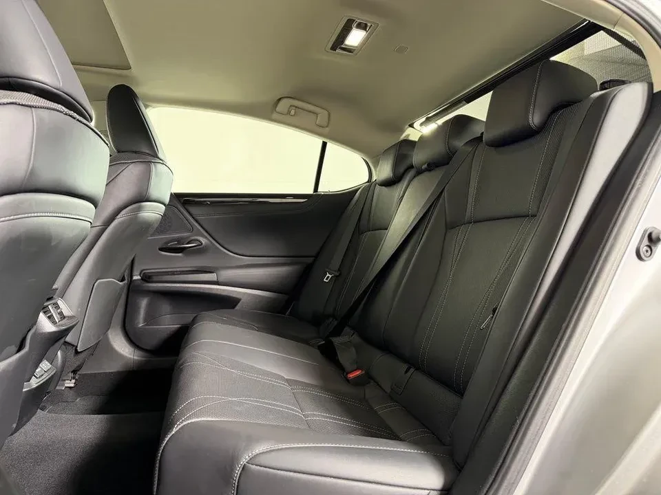 2021 Lexus ES 7th Gen - Image 13 of 14