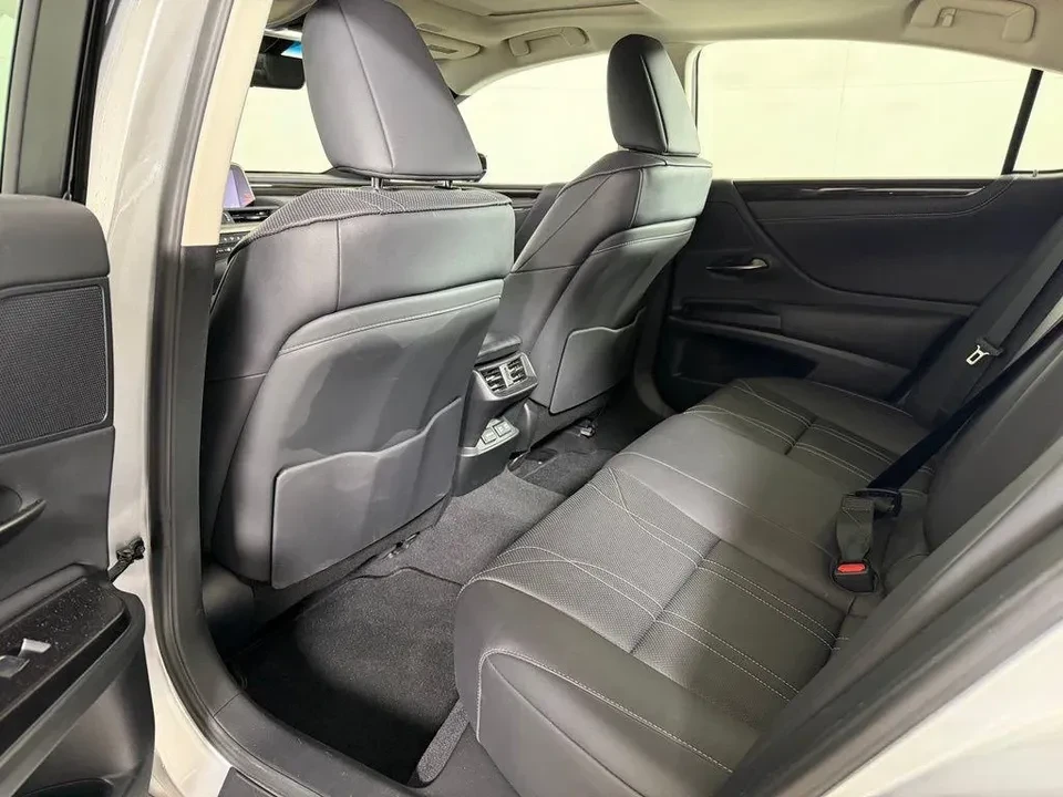 2021 Lexus ES 7th Gen - Image 12 of 14