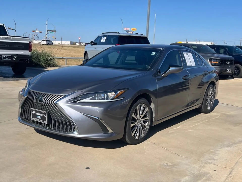 2021 Lexus ES 7th Gen - Image 2 of 13