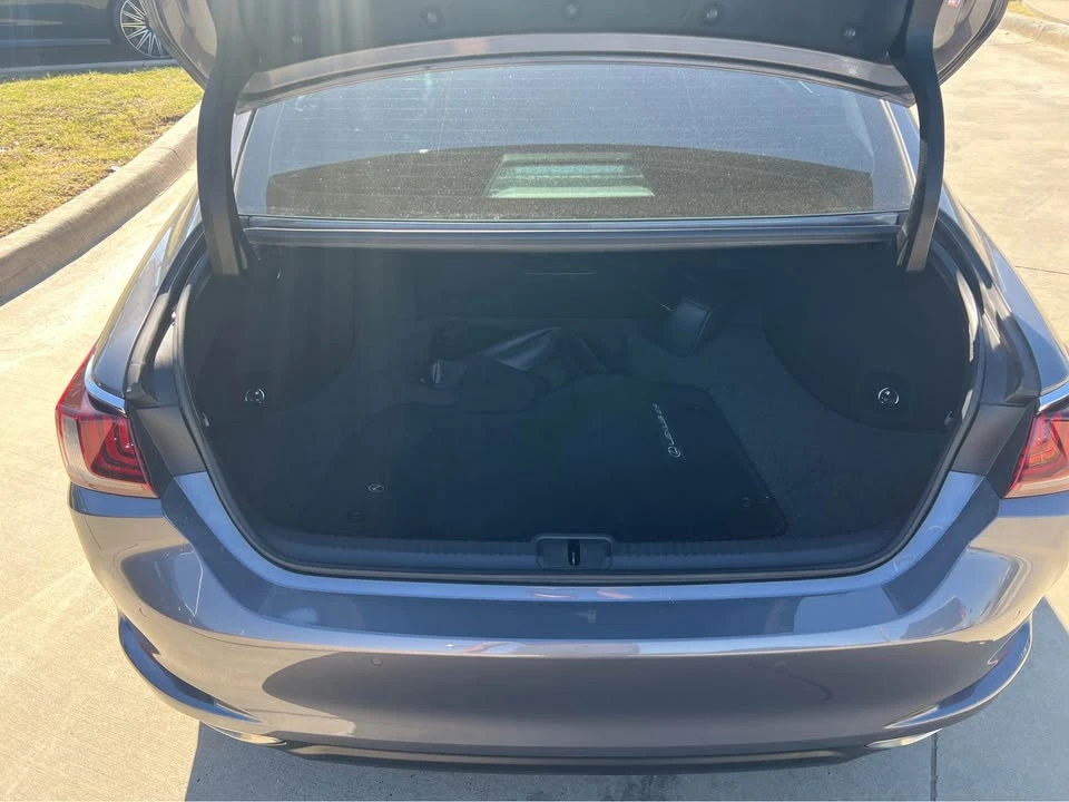 2021 Lexus ES 7th Gen - Image 13 of 13