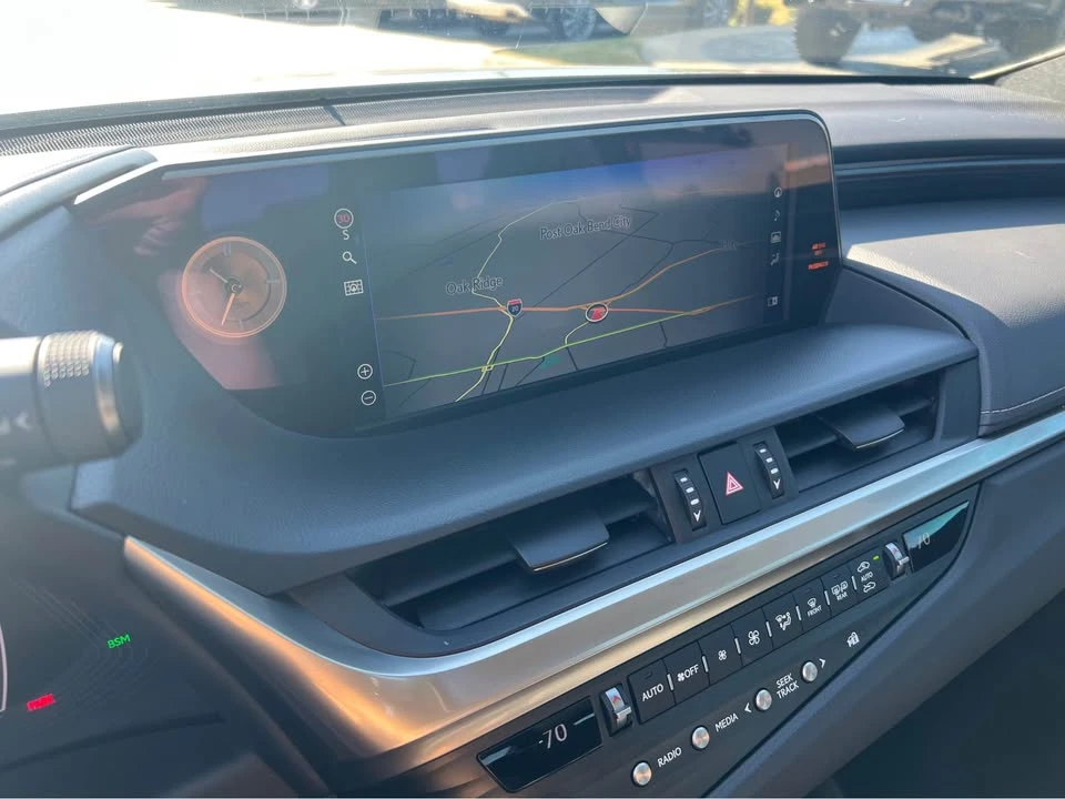 2021 Lexus ES 7th Gen - Image 9 of 13