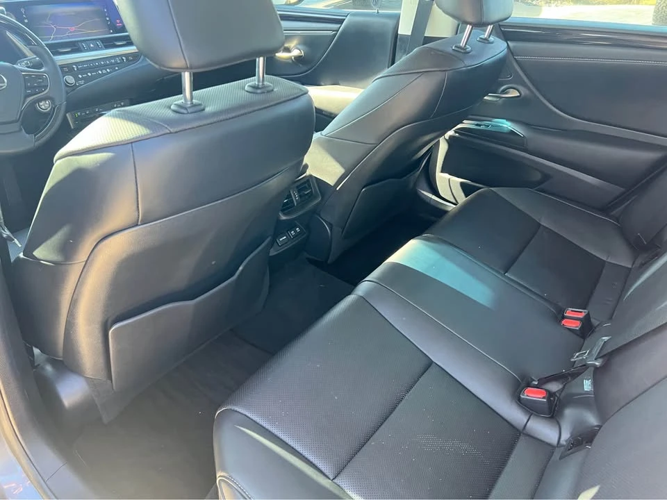 2021 Lexus ES 7th Gen - Image 12 of 13