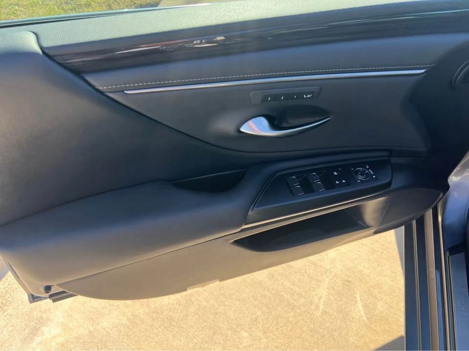 2021 Lexus ES 7th Gen - Image 6 of 13