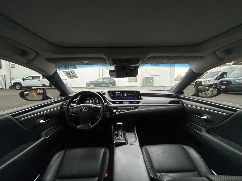 2021 Lexus ES 7th Gen - Image 4 of 8