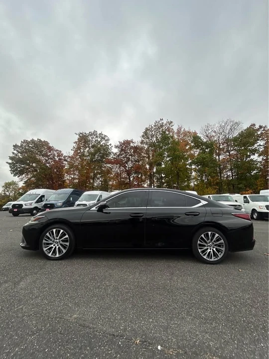 2021 Lexus ES 7th Gen - Image 2 of 8