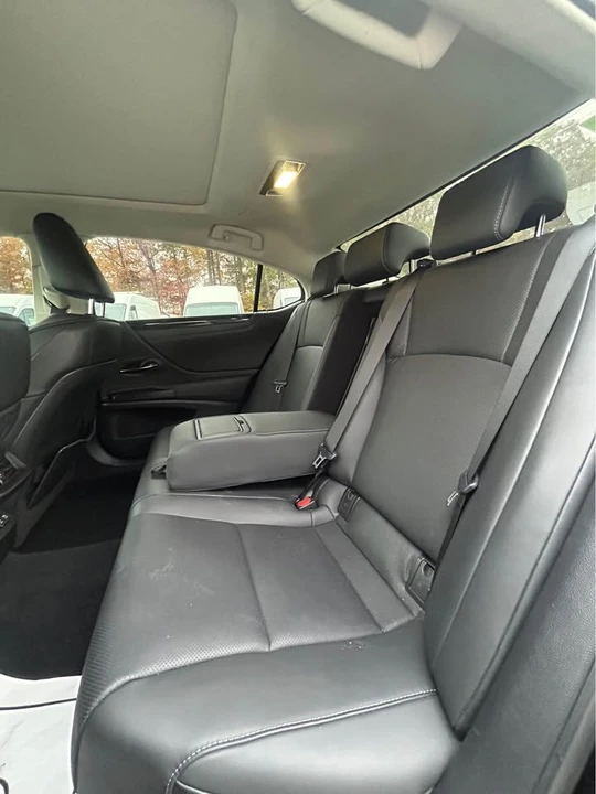2021 Lexus ES 7th Gen - Image 7 of 8
