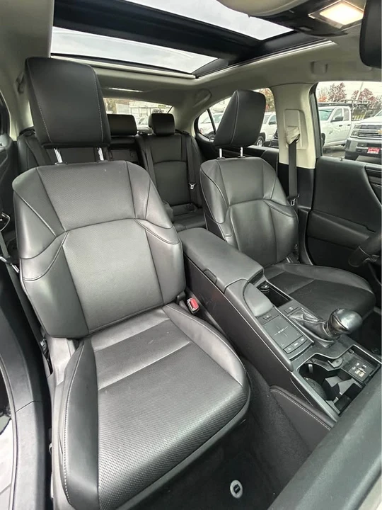 2021 Lexus ES 7th Gen - Image 6 of 8