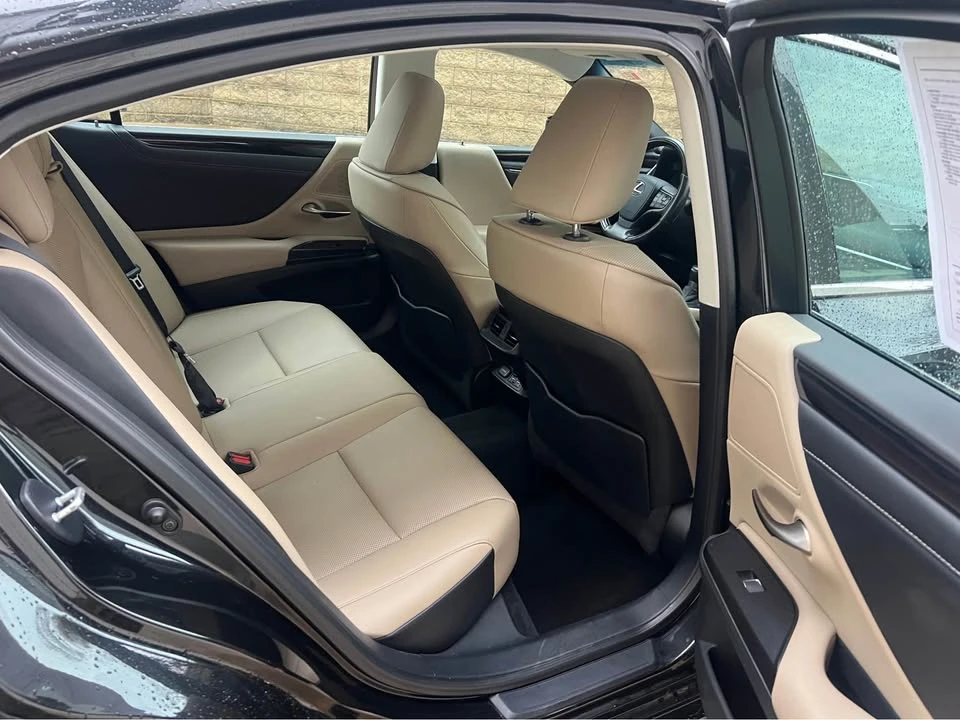 2021 Lexus ES 7th Gen - Image 9 of 9