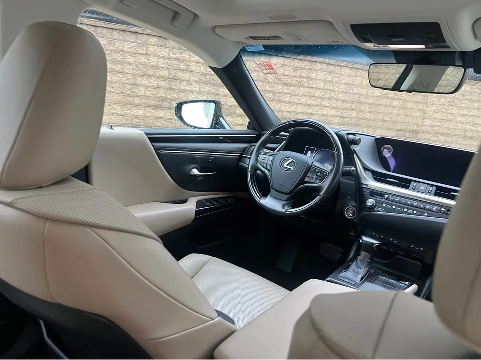 2021 Lexus ES 7th Gen - Image 7 of 9