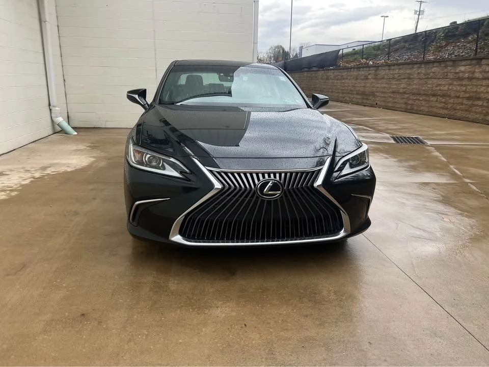 2021 Lexus ES 7th Gen - Image 2 of 9