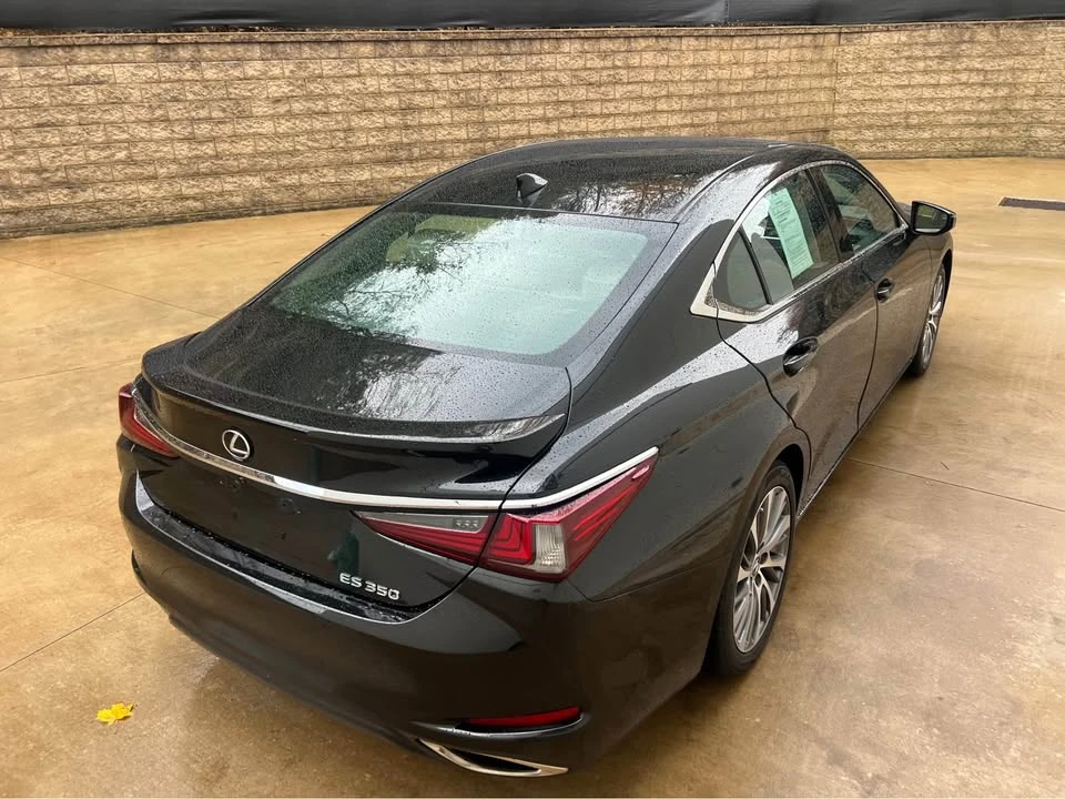 2021 Lexus ES 7th Gen - Image 4 of 9