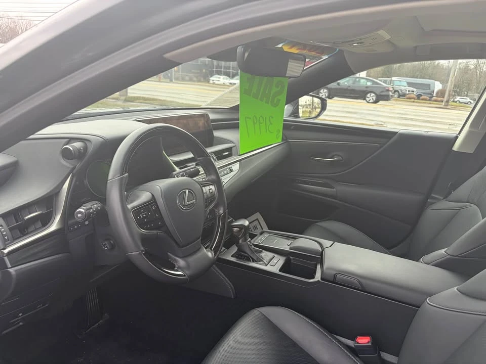 2021 Lexus ES 7th Gen - Image 8 of 10