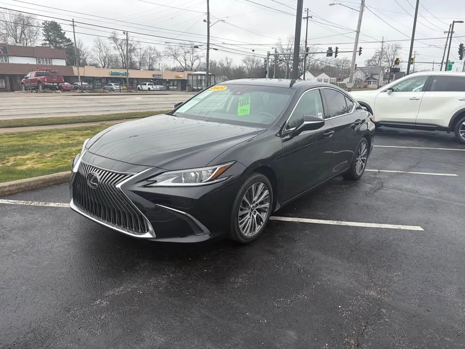 2021 Lexus ES 7th Gen - Image 2 of 10
