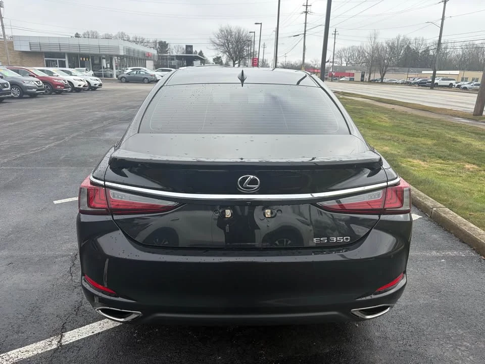 2021 Lexus ES 7th Gen - Image 5 of 10