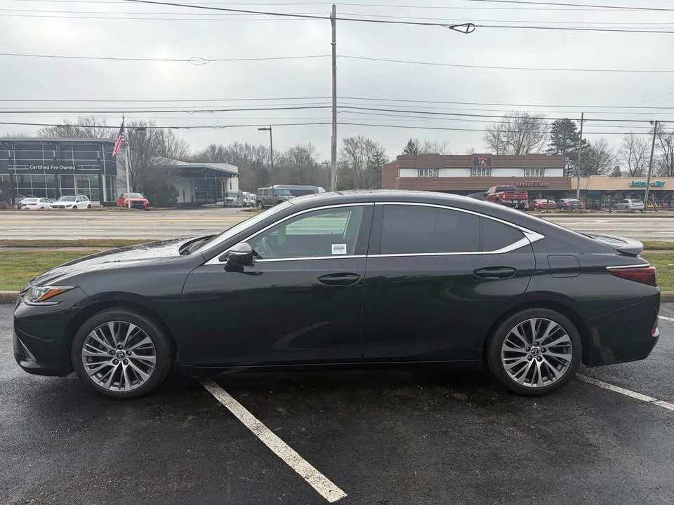 2021 Lexus ES 7th Gen - Image 3 of 10