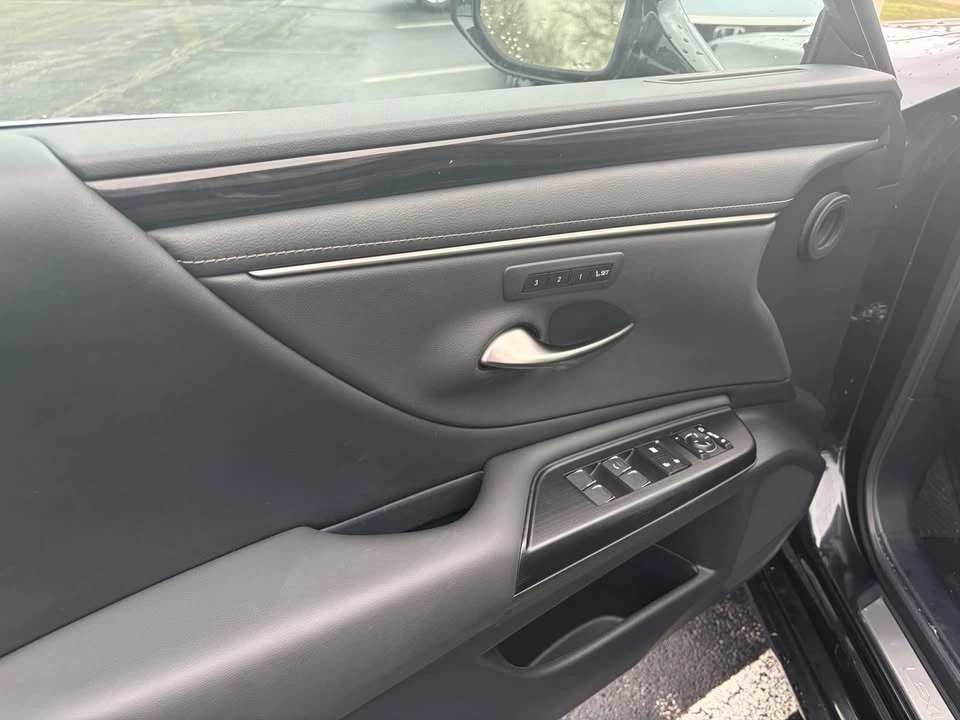 2021 Lexus ES 7th Gen - Image 7 of 10