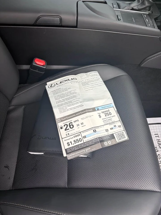 2021 Lexus ES 7th Gen - Image 10 of 10