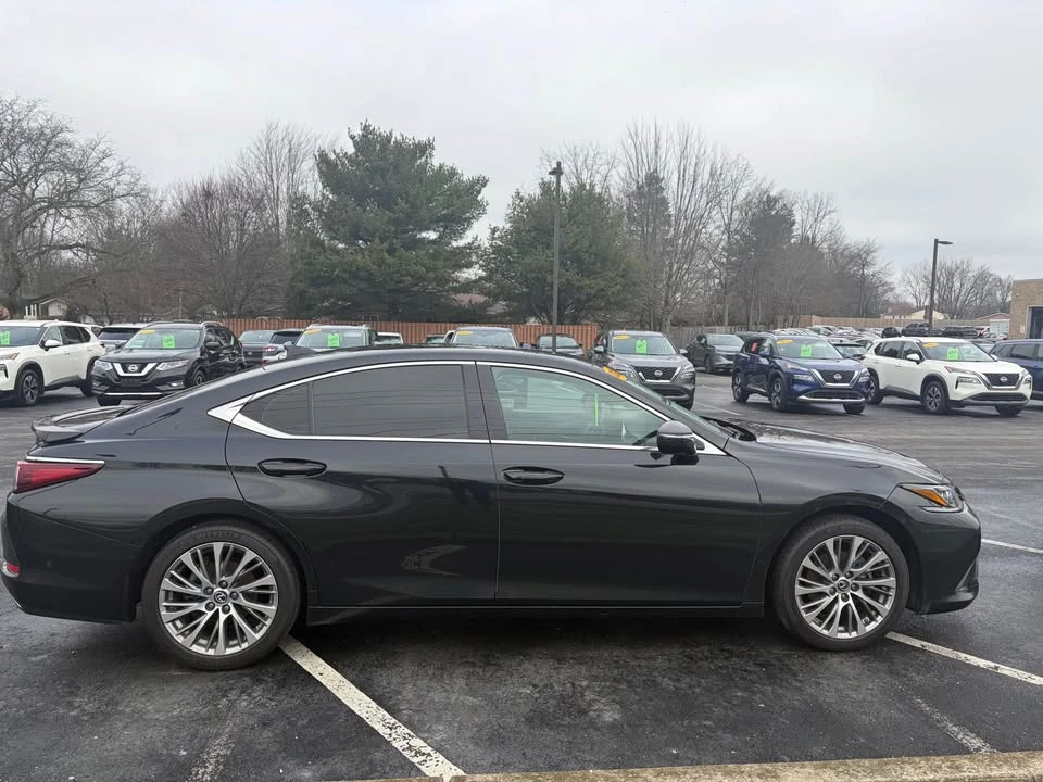2021 Lexus ES 7th Gen - Image 4 of 10