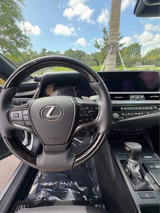2021 Lexus ES 7th Gen - Image 5 of 7