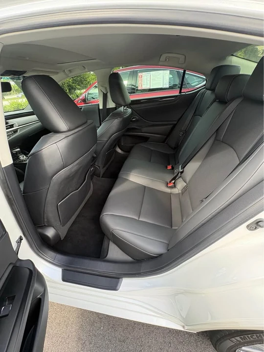 2021 Lexus ES 7th Gen - Image 6 of 7