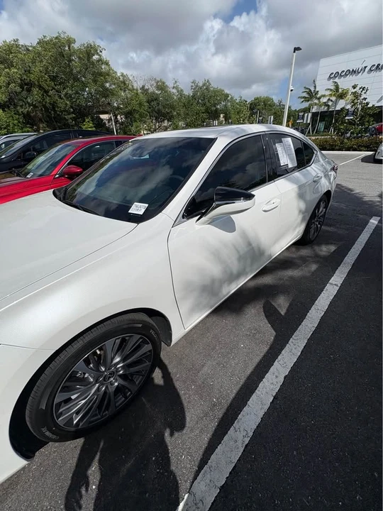 2021 Lexus ES 7th Gen - Image 2 of 7