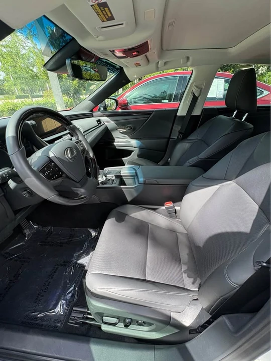 2021 Lexus ES 7th Gen - Image 4 of 7