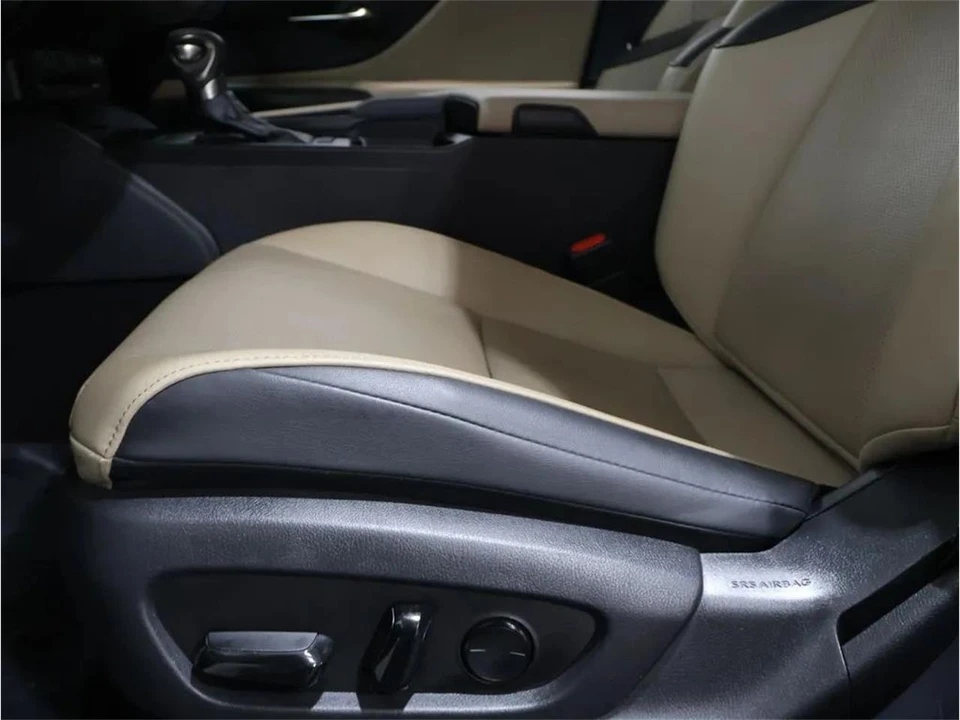 2021 Lexus ES 7th Gen - Image 15 of 31